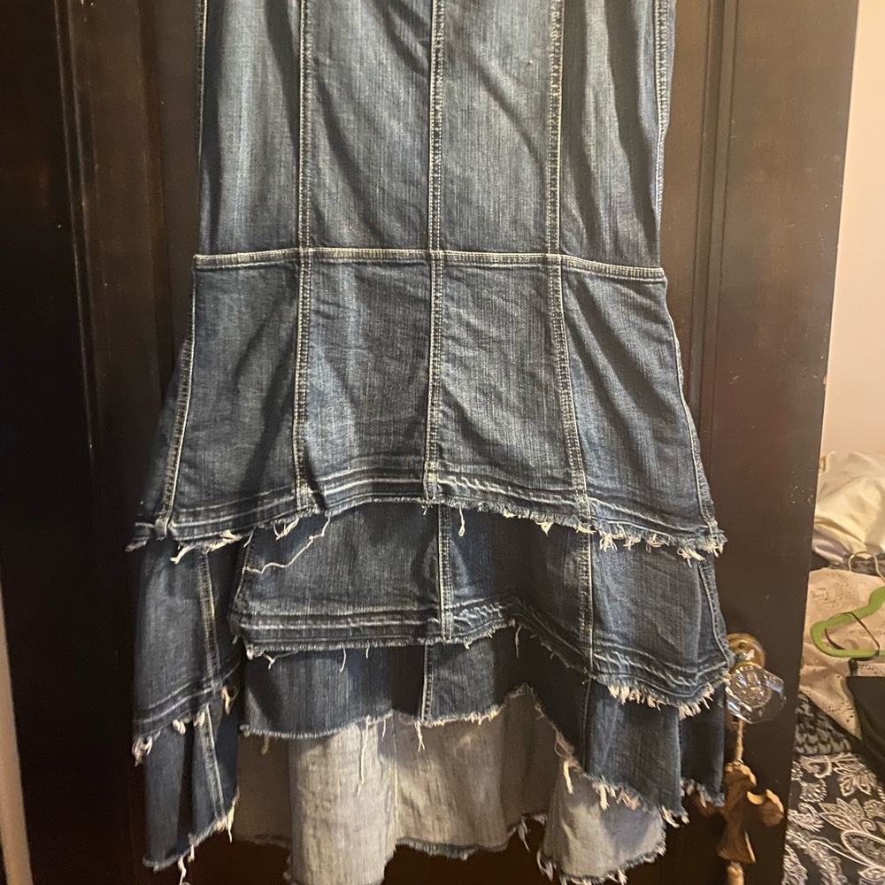 mermaid fit, slight hi/lo skirt, 7 for all mankind